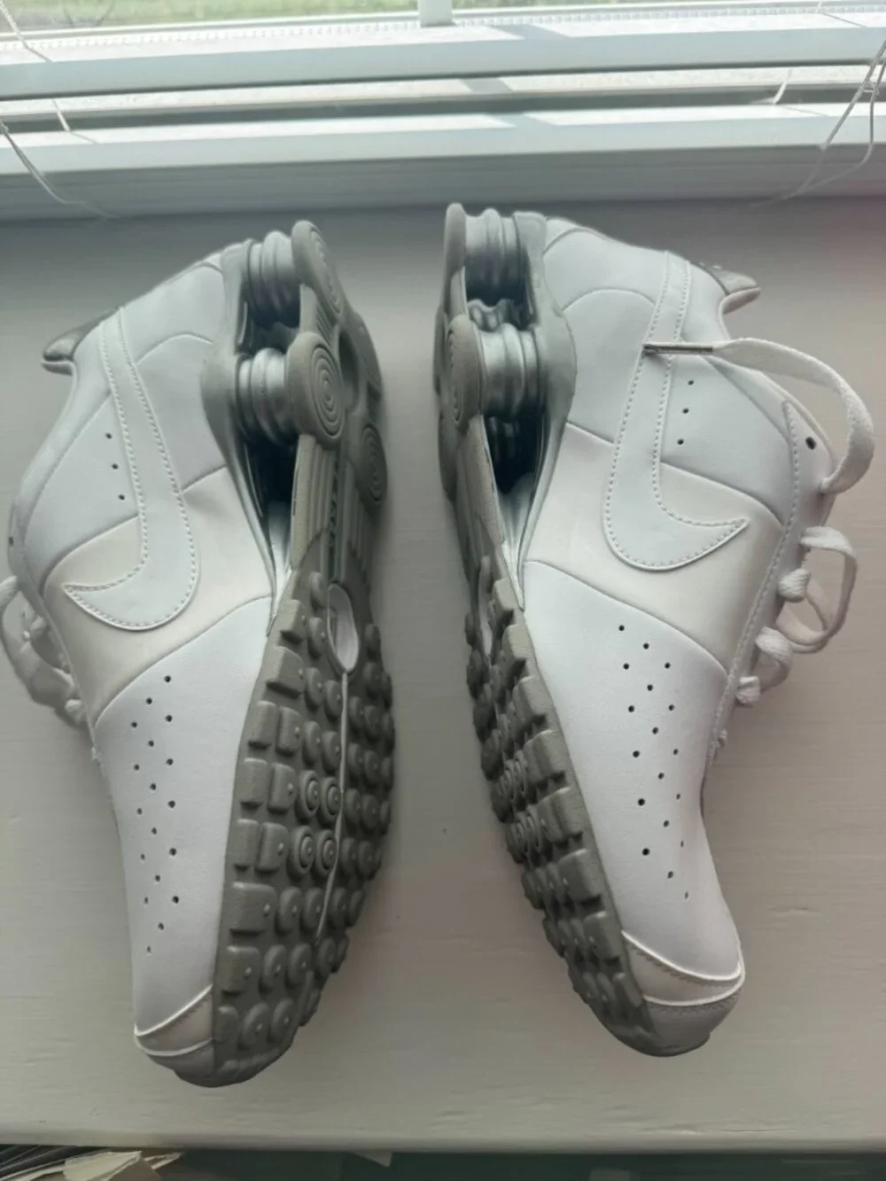 Womens White Nike Shox Classic II Size 9.5 New in Damaged Box